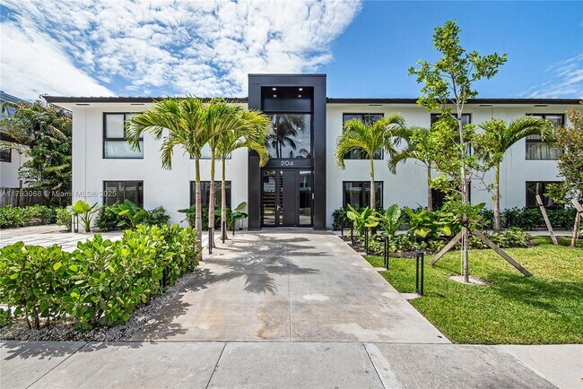 Building Photo - 204 Sunrise Dr