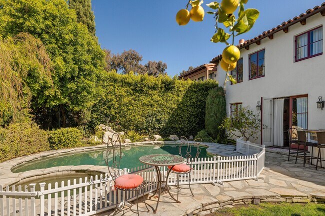 Building Photo - 1809 Palos Verdes Dr W