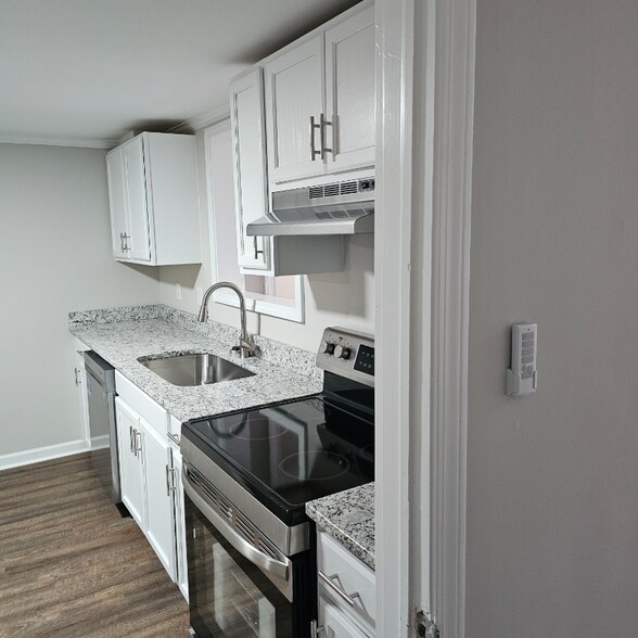 Building Photo - 1335 Victory St