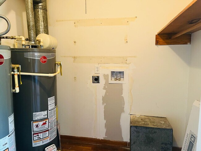 Building Photo - 531 Locke St