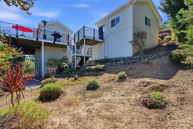 Building Photo - 531 Upland Rd