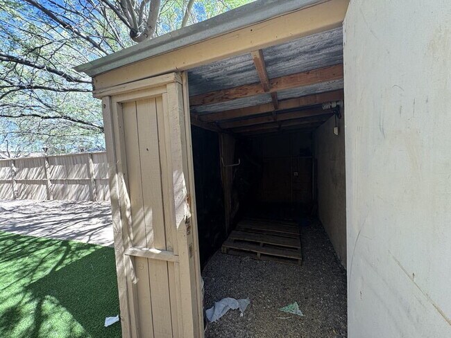 Building Photo - 3 bed 2 bath Santa Fe Home