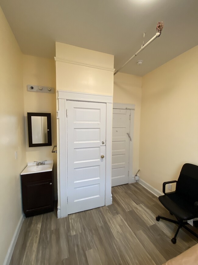 Building Photo - 1449 Powell St