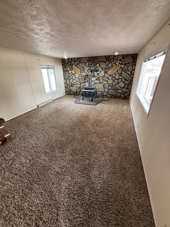 Building Photo - 187 E 5th St