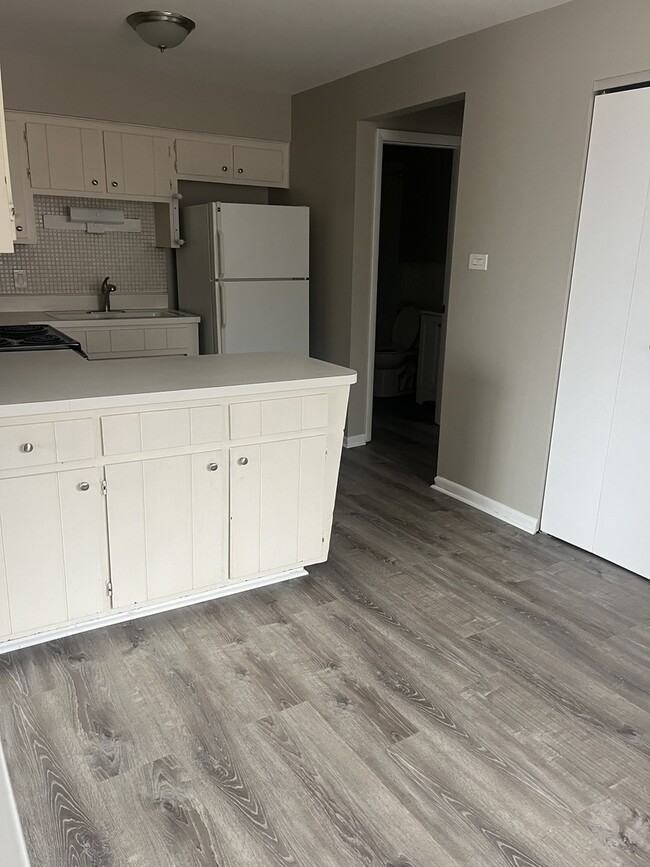 Building Photo - 6045 Marshall Ave