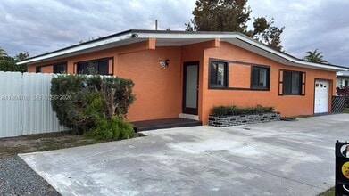 Building Photo - 9300 SW 52nd Terrace