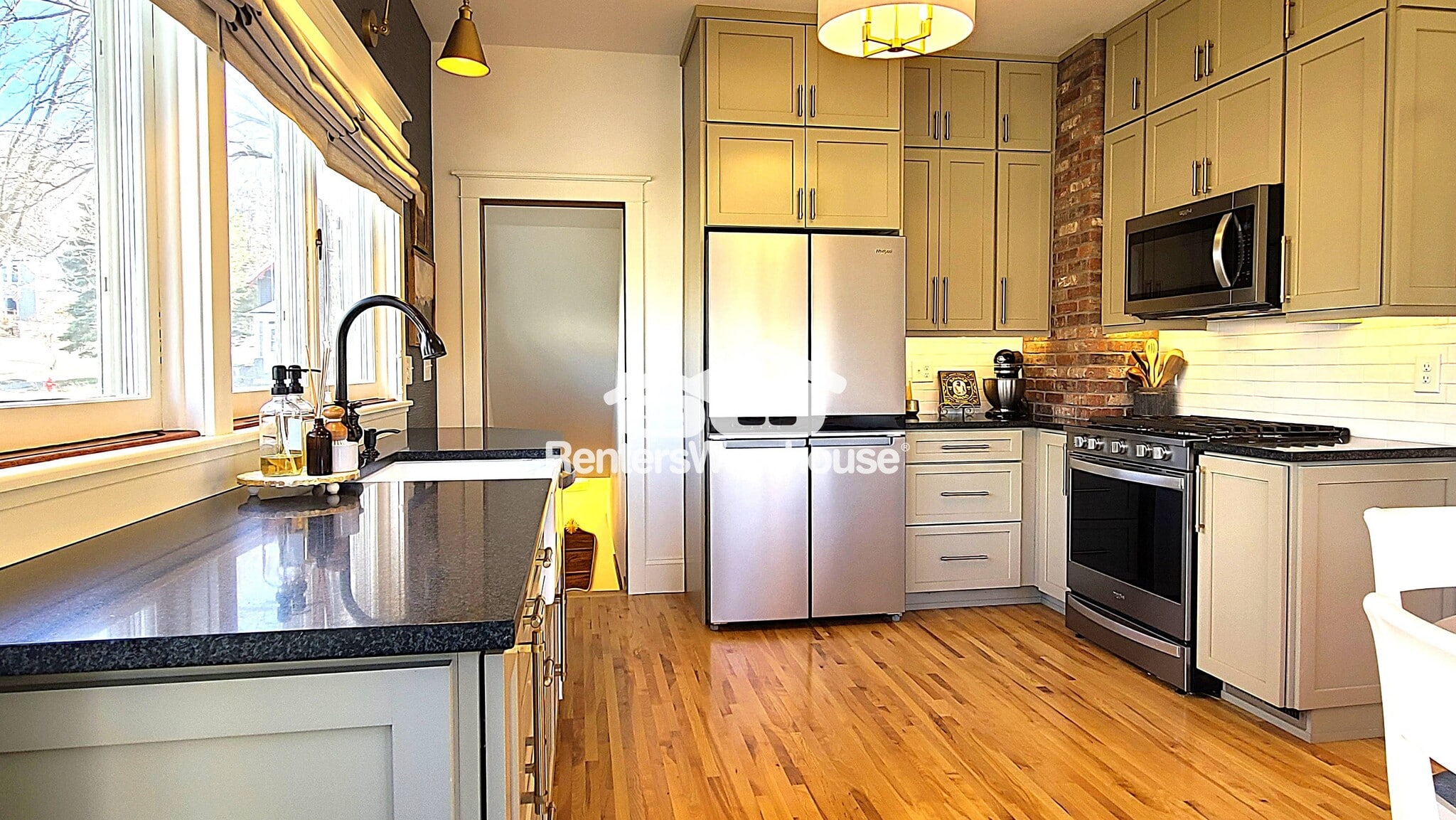 Building Photo - 421 Locust St