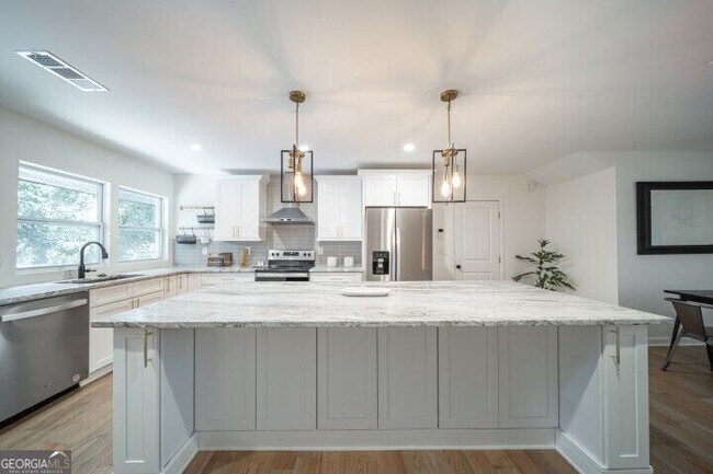 Building Photo - 3154 N Druid Hills Rd