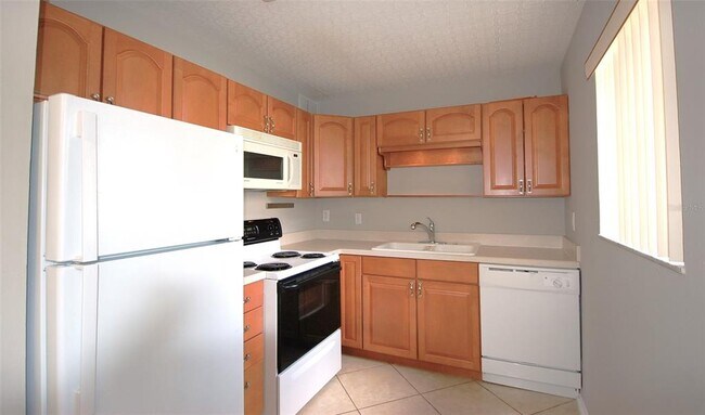 Building Photo - 3300 Fox Chase Cir