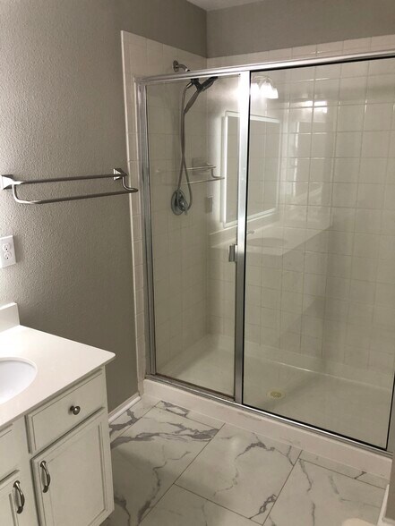 Building Photo - 2107 Hartley Dr