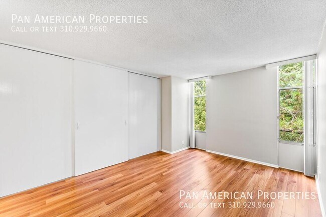 Building Photo - 1155 E Del Mar Blvd