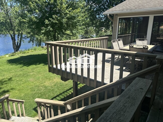 Building Photo - 1322 Meadowlark Dr