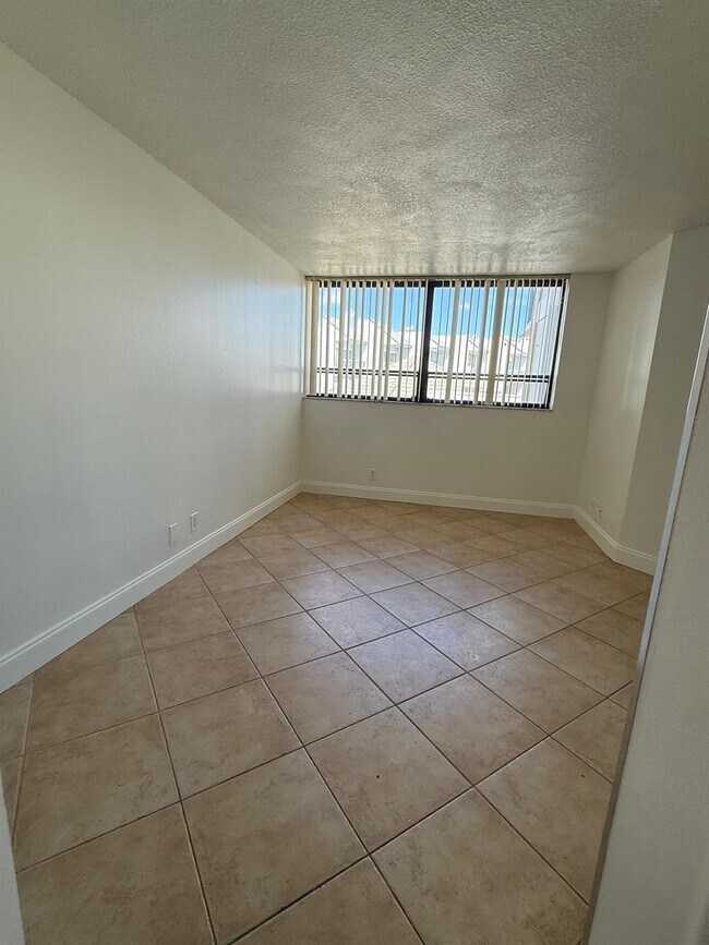 Building Photo - 1850 N Congress Ave