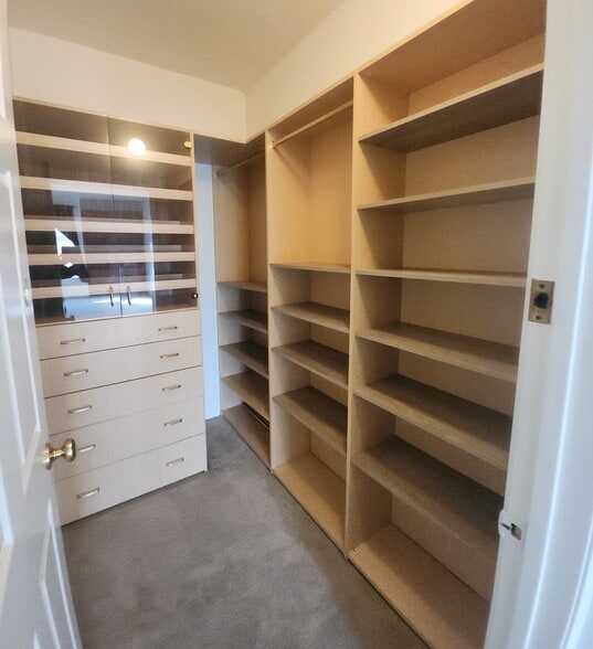 Building Photo - 5420 Sylmar Ave