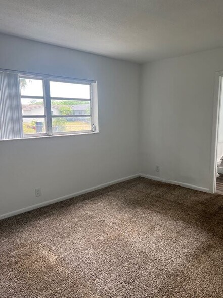 Building Photo - 374 Sunshine Dr