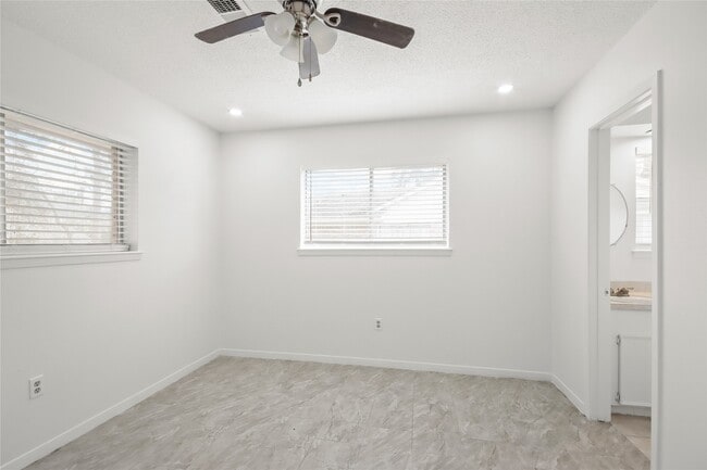 Building Photo - 111 Montrose Cir