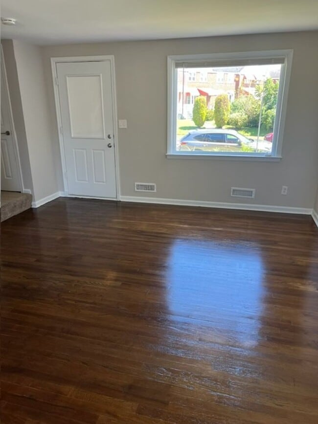 Building Photo - Brink Townhome/Row home in Dundalk