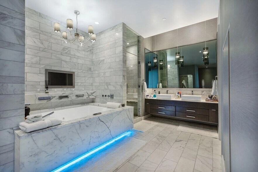 Building Photo - 210 Lavaca St