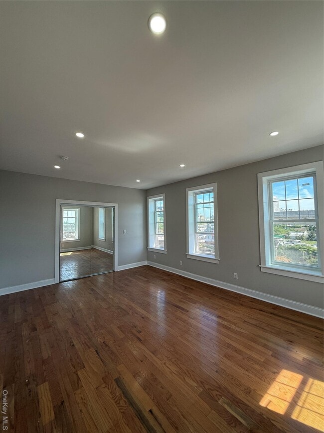 Building Photo - 94-34 Van Wyck Expy