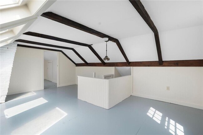 Building Photo - 14 Elm St