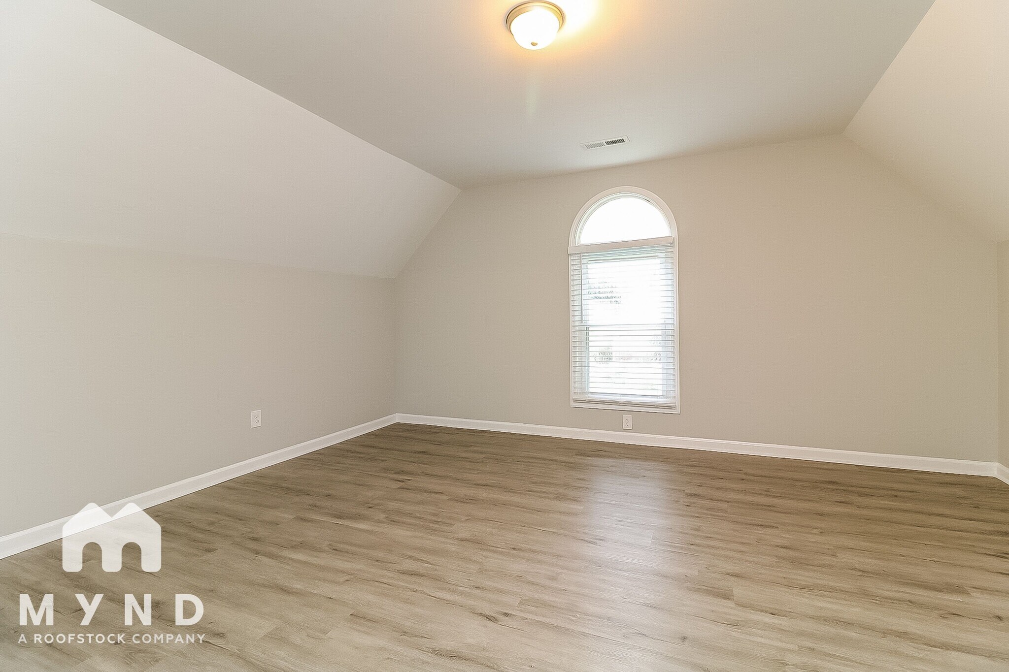 Building Photo - 5037 Huntingcreek Dr