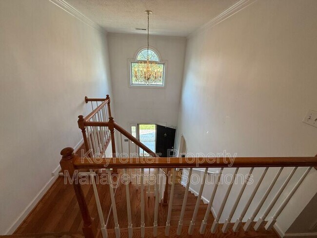 Building Photo - 104 Buckingham Pl