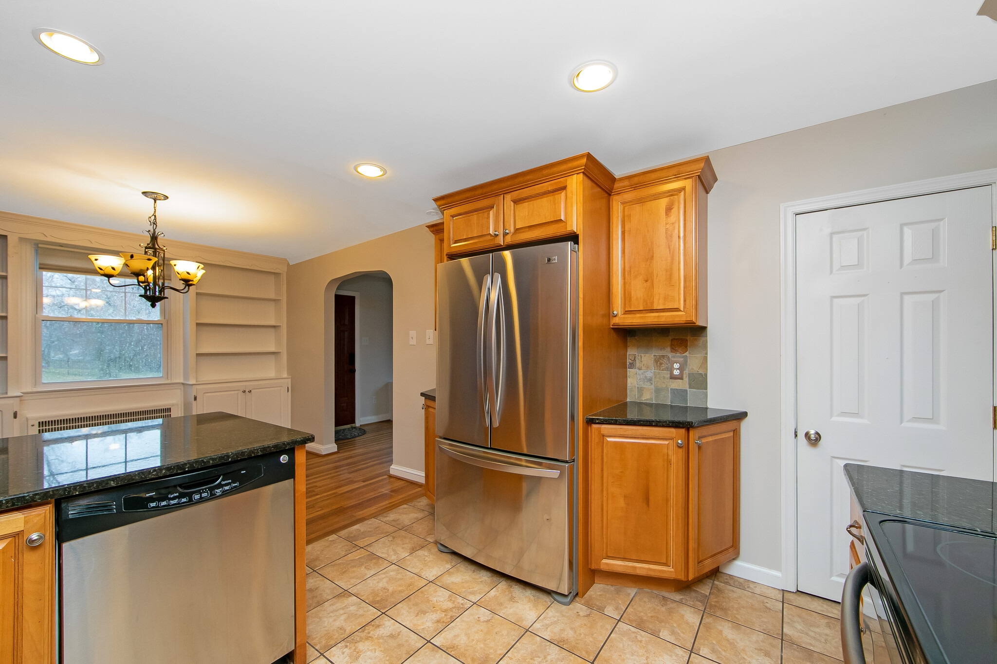 Building Photo - 204 Greenbriar Ln