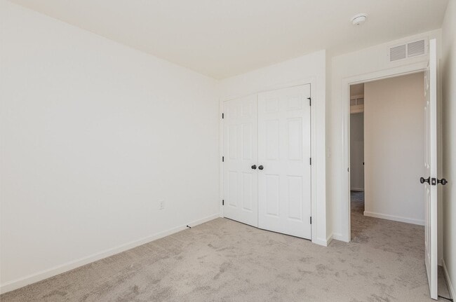 Building Photo - Move in by 12/1/24 for HALF OFF FIRST MONT...