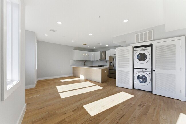 Building Photo - 443 Bergen Ave