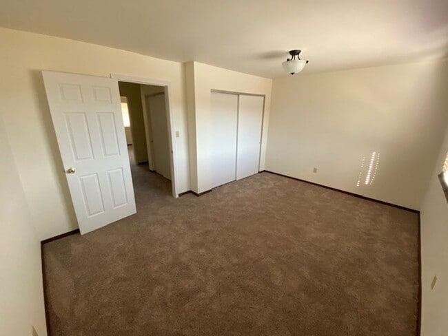 Building Photo - Beautiful Arnold Town House!
