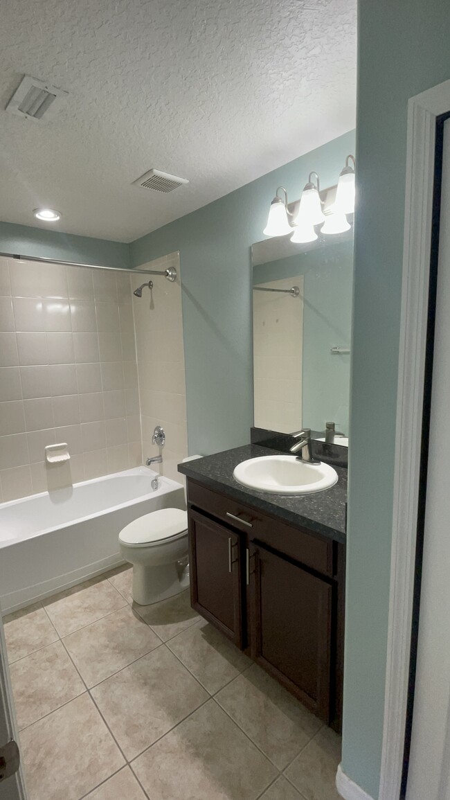 Building Photo - 2256 Seven Oaks Dr