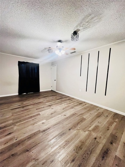 Building Photo - 215 Birdwell Rd