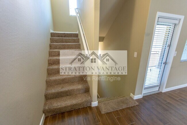 Building Photo - 240 W Juniper Ave