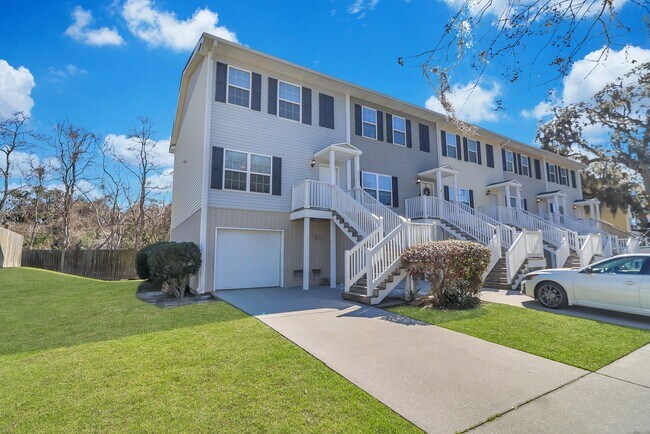 Building Photo - 324 Laurel Oak Ln