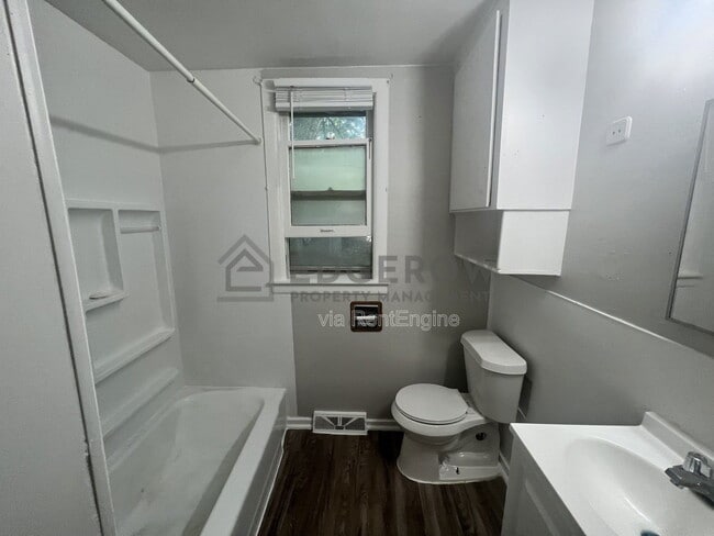 Building Photo - 839 Alpine Ave NW
