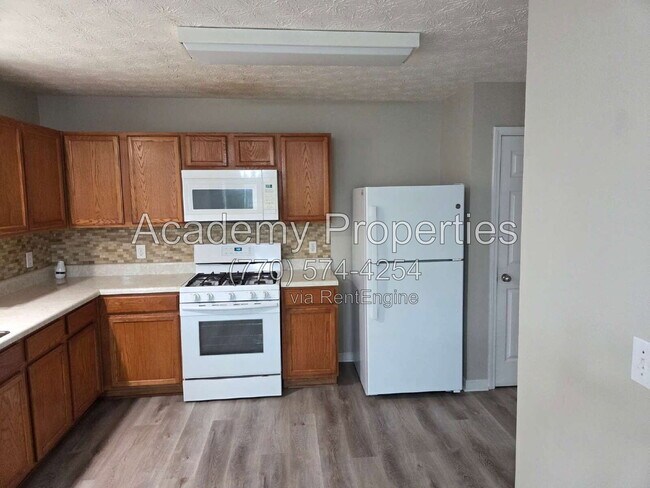 Building Photo - 334 Summit View Dr