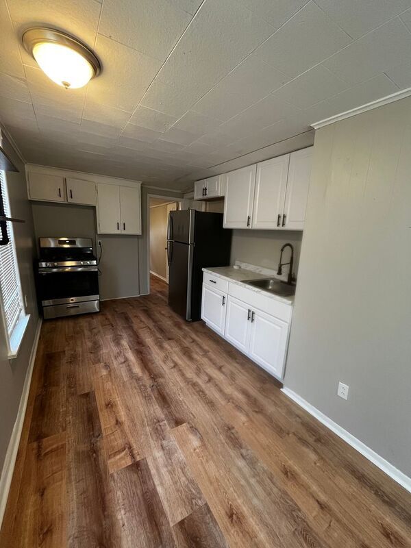 Building Photo - 14 Beechwood St