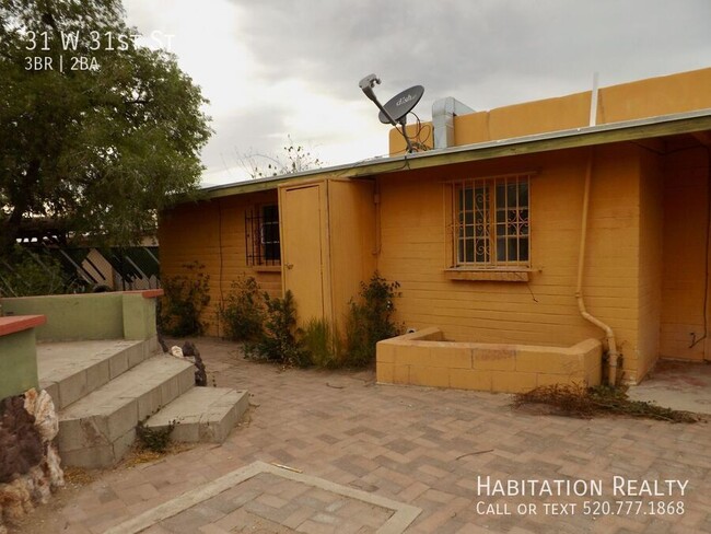 Building Photo - Spacious Adobe House For Rent with Large Yard