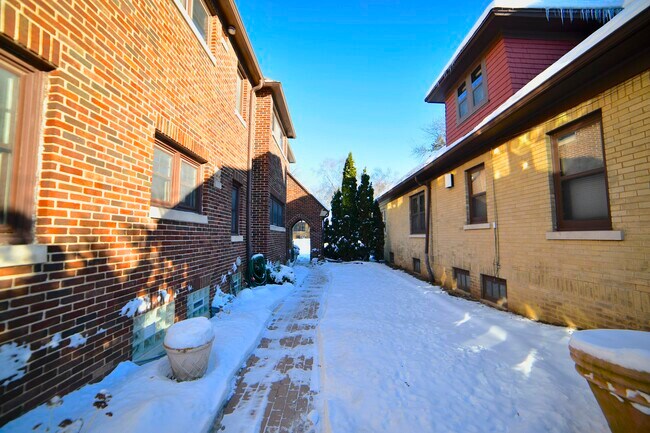 Building Photo - 4421 N Cramer St