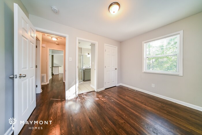 Building Photo - 2500 Swallow Cir SE