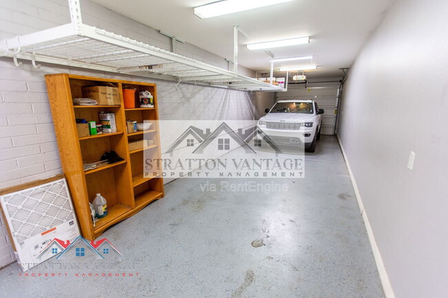 Building Photo - 2249 E Sells Dr