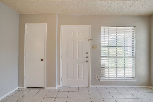 Building Photo - One Side of Duplex is Waiting for You- 2 Bed- 2 Bath- Lake Worth on Cul De Sac- 76135