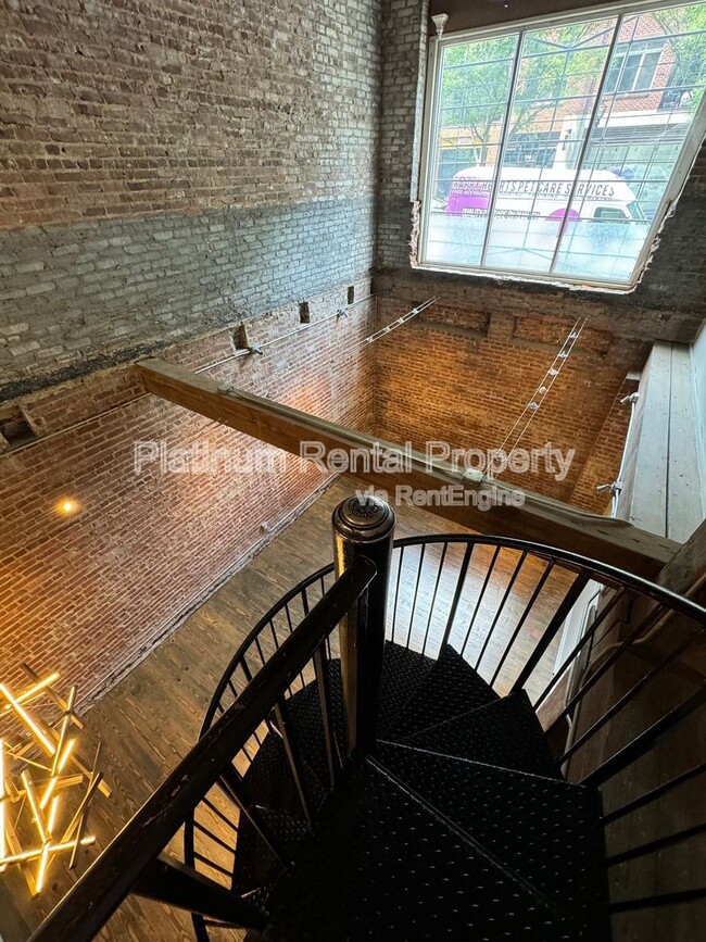 Building Photo - 326 Nelson St SW