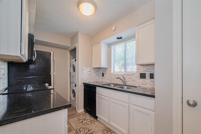 Building Photo - 12100 Melville Dr