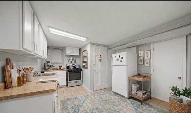 Building Photo - 2206 N Kostner Ave