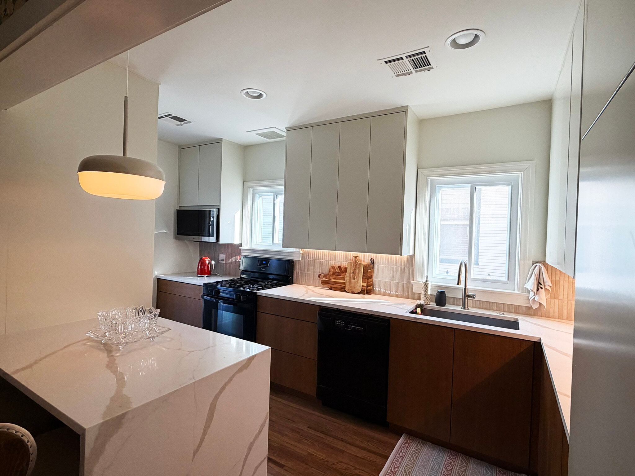 Building Photo - 2023 E 14th Pl