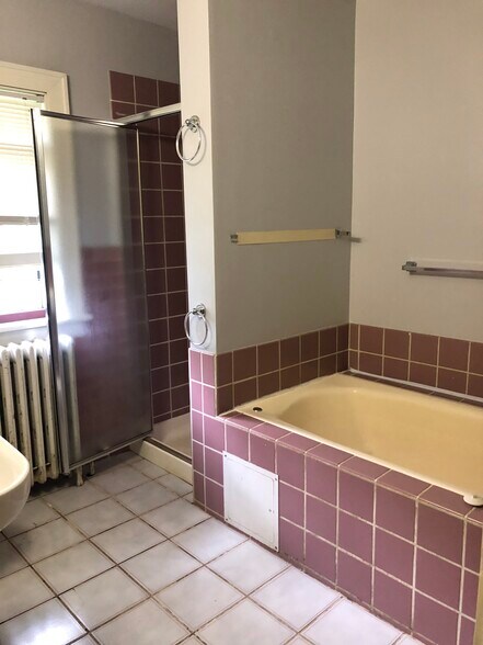 Bathroom - 1076 18th Ave SE