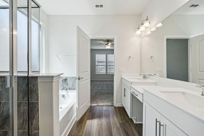 Building Photo - 2412 Rooster Ln