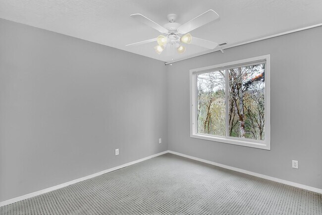 Building Photo - 4 Bedroom Home For Rent In Forest Heights