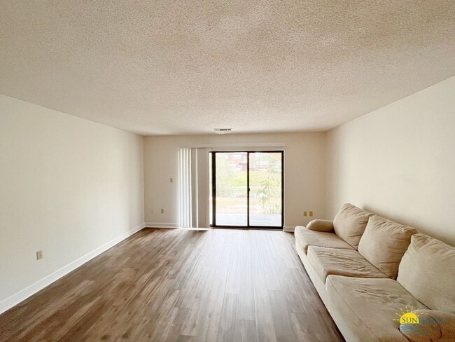 Building Photo - Lovely Ground Floor 1 Bedroom 1 Bath Condo in Bluewater Bay